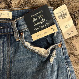 NWT - Abercrombie Curve Love Ultra High Rise 90s Straight Jean (26L)